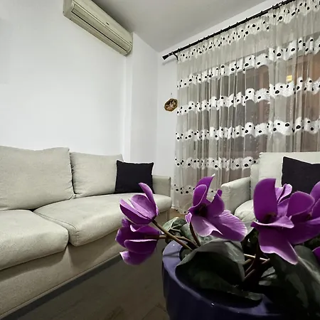 Blloku's Urban 2br-retreat: Steps From Bars, Cafes, And Shopping