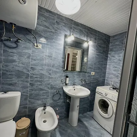 Blloku's Urban 2br-retreat: Steps From Bars, Cafes, And Shopping * Tirana