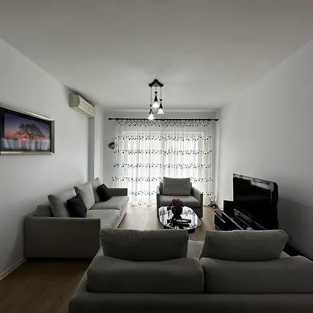 Blloku's Urban 2br-retreat: Steps From Bars, Cafes, And Shopping Tirana